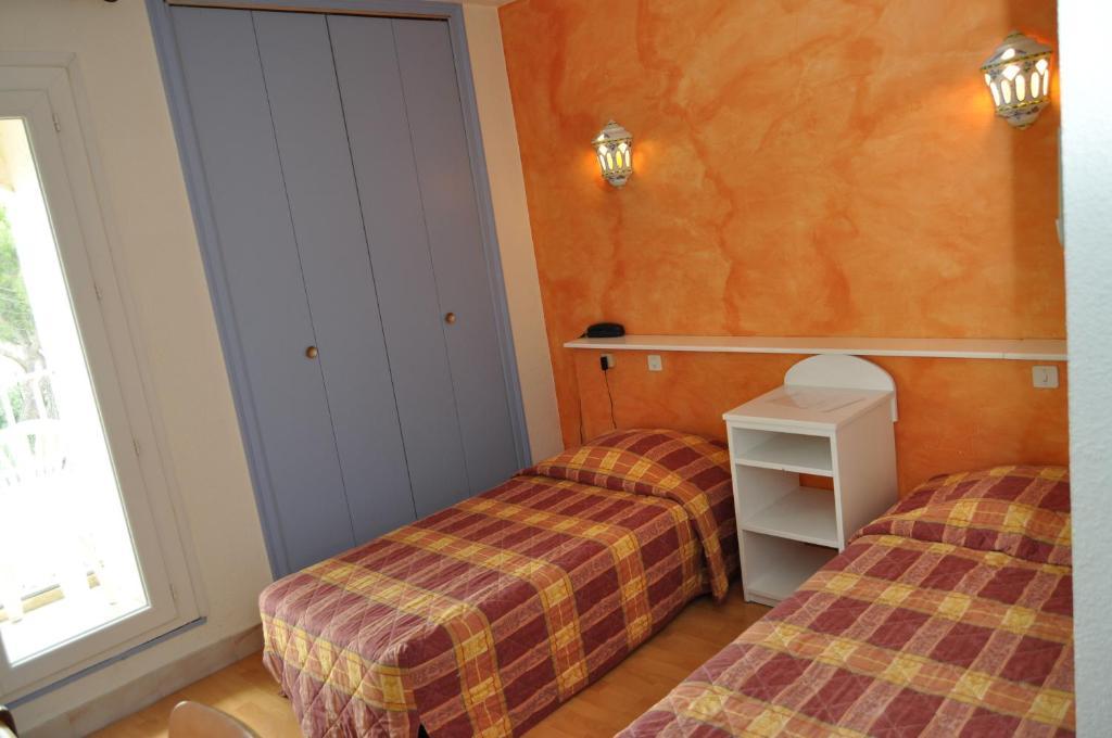Les Mimosas Otel Lunel  Oda fotoğraf