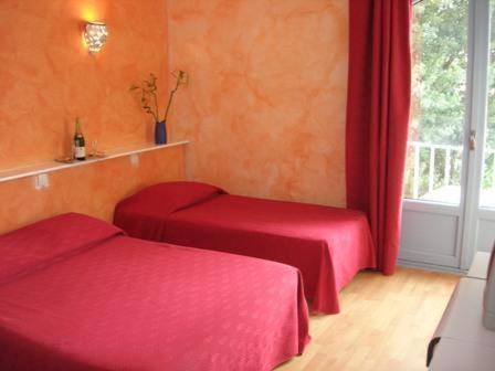 Les Mimosas Otel Lunel  Oda fotoğraf