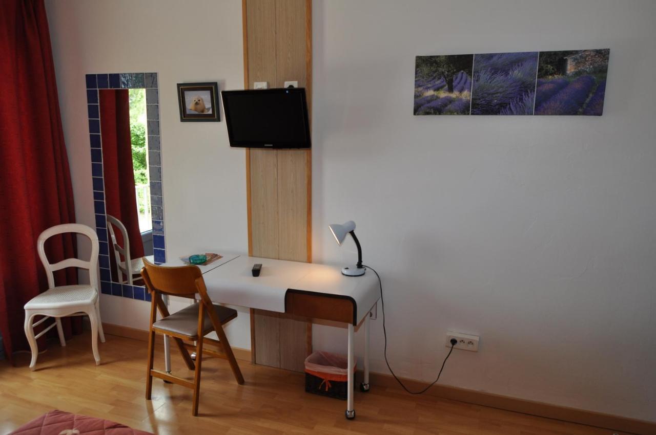 Les Mimosas Otel Lunel  Oda fotoğraf
